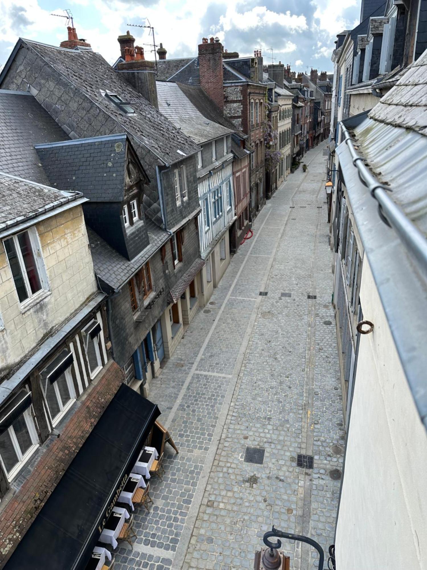 Nid D'Amour Sous Les Toits ! Honfleur Buitenkant foto